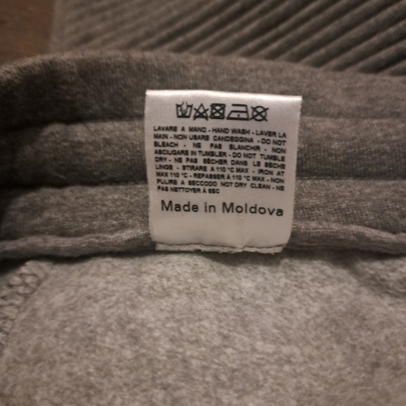 BALMAIN Sweatpants reg $1200 - Picture 5 of 6